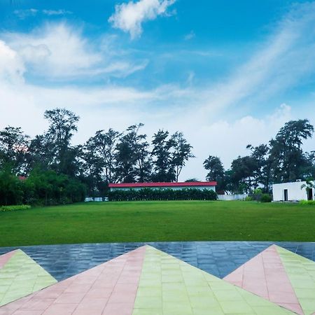 Shanti Resorts Valsad Екстер'єр фото