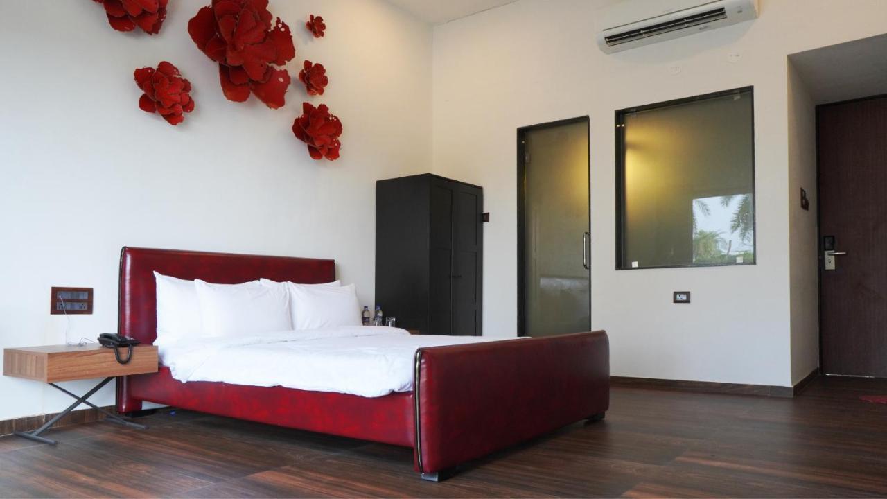 Shanti Resorts Valsad Екстер'єр фото